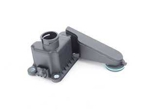ES#3246842 - 048103772C - Block Breather Assembly - Bolts to engine block behind the oil dipstick tube - Vaico - Volkswagen