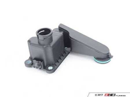 ES#3246842 - 048103772C - Block Breather Assembly - Bolts to engine block behind the oil dipstick tube - Vaico - Volkswagen