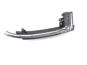ES#3144010 - 8K0949102E - Turn Signal For Mirror Assembly - Right  - Keep your exterior lights illuminated - Genuine Volkswagen Audi - Audi