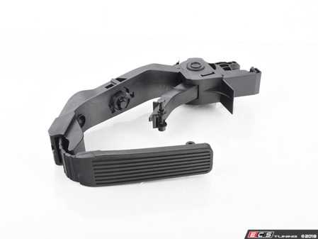 ES#1761255 - 2113000904 - Throttle Position Sensor - Pedal Assembly  - this sensor is not available separately and you must replace the whole pedal. - Genuine Mercedes Benz - Mercedes Benz