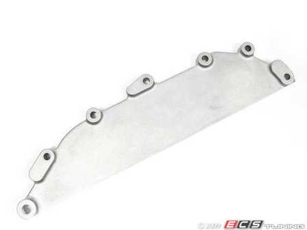 ES#18256 - 11121722478 - Cylinder Head Access Cover - Located at the front of the cylinder head - Genuine BMW - BMW