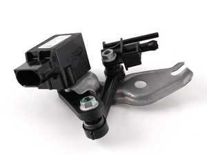 ES#2989613 - 7L0616213E - Front level sensor - left - Used for adjusting the headlights depending on load - Genuine Volkswagen Audi - Volkswagen
