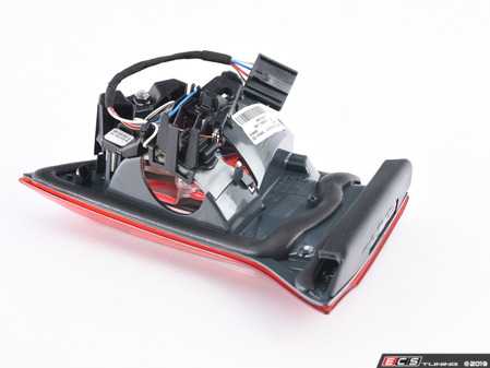 ES#2711974 - 63217296102 - Inner Tail Light - Right - Genuine BMW replacement light located on the trunk Lid. - Genuine BMW - BMW