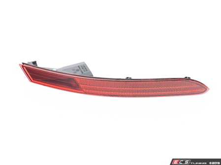 ES#2785975 - 7P6945702G - Rear Reflector - Right - For extra safety on the road, this allows other driver's to see you better - Genuine Volkswagen Audi - Volkswagen