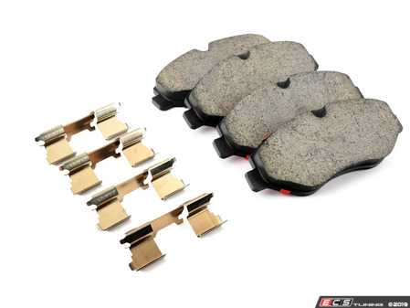 ES#3691329 - 9064210400 - Front Brake Pad Set - Ceramic - Ceramic composite developed to meet low dust & noise requirements - Brembo - Mercedes Benz