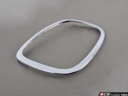 ES#3697541 - 63218495332 - Rear Tail light Chrome Surround - Right - Replace your faded or damaged chrome - Genuine MINI - MINI