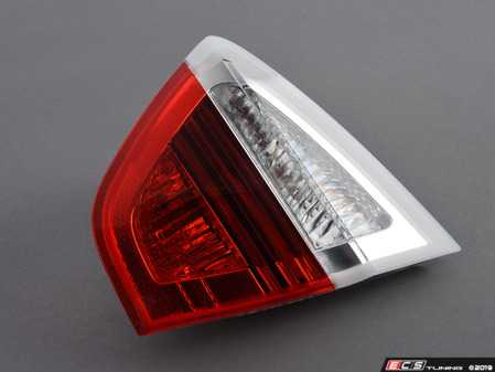 ES#2568157 - 63216937460 - E90 Inner Tail Light - Right - This is the Trunk Lid mounted tail light. Does not include bulb holder or seal. - Magneti Marelli - BMW