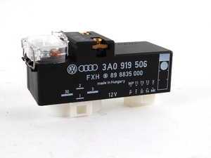ES#3971038 - 3A0919506 - Auxiliary Fan Control Unit - Located near coolant reservoir - Meyle - Volkswagen