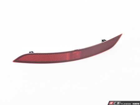 ES#3150795 - 8V5945105D - Rear Bumper Reflector - Left - Red plastic reflector mounted on the rear bumper cover - Genuine Volkswagen Audi - Audi