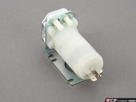 ES#4069226 - 61661358328 - Windshield Washer Pump - Keep your windshield clean in any weather - Continental - BMW