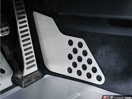 ES#4608977 - I88.SILVER - Aluminum Heel Guard Pad - Silver - Dress up your footwell with machined anodized aluminum - Rennline - Audi