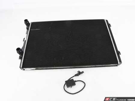 ES#2181979 - 8P0198251 - Radiator - Keep your engine running cool with a new radiator - Genuine Volkswagen Audi - Audi