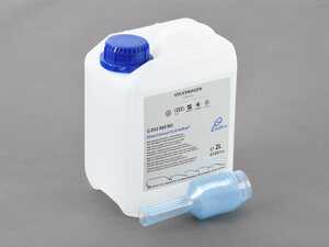 ES#4007209 - 95811351000 - AdBlue DEF Fluid - 2.0 Liter - Diesel exhaust fluid - Genuine Porsche - Porsche