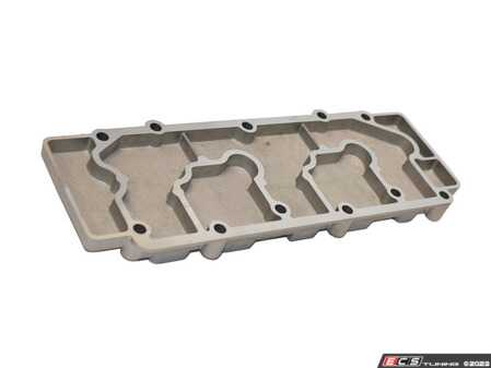 ES#4494813 - 93010511605 - Lower Valve Cover (Exhaust)  - Lower exhaust valve cover assembly for your Porsche 911 - Hamburg Tech - Porsche