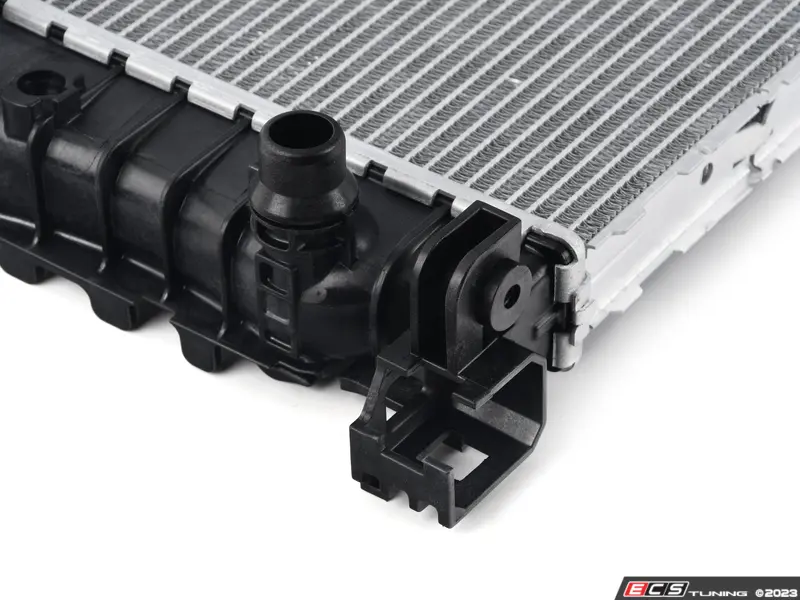 g,d Genuine BMW - 17118743663 - BMw Radiator (17-11-8-743-663)