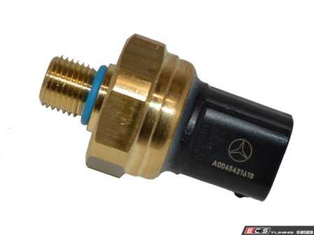 ES#4716169 - 0045421618 - Fuel Pressure Sensor - Inline - Located on the fuel supply line of diesel models only. OE Supplier. - Hamburg Tech - Mercedes Benz
