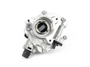 ES#2135792 - 11667619350 - Vacuum Pump with Gasket for Brake Booster - Genuine BMW Engine Vacuum Pump 11667619350 - Genuine BMW - BMW