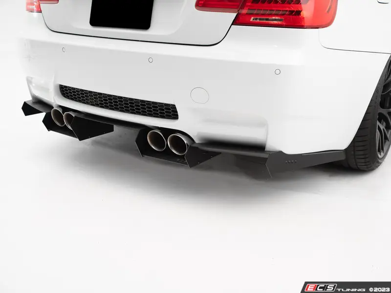 BMW E92 M3 スカッフプレート ECS - 047898la01KT - E92 M3 Street Flow Rear Diffuser