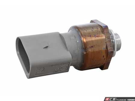 ES#4817806 - 06E906054J - Oil Pressure Sensor - Triggers the oil light when pressure drops too low - Vaico - Audi