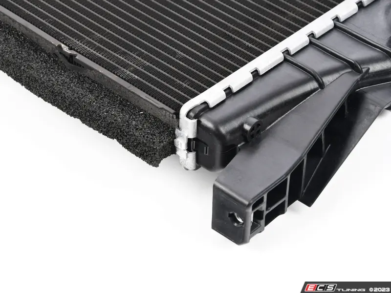 α6400 Genuine MINI - 17117617640 - Aluminum Radiator (17-11-7-617-640)