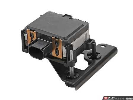 ES#4839977 - 5Q0907561F - Radar Sensor - Control unit for distance regulation and radar sensor - Vemo - Volkswagen