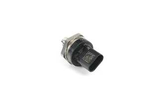 ES#4148465 - 06L906054D - Fuel Pressure Sensor  - Attaches directly to the Fuel Rail - Genuine Volkswagen Audi - Volkswagen