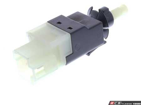 ES#2894090 - 0015453809 - Brake Lamp Switch - Located behind brake pedal - Vemo - Mercedes Benz