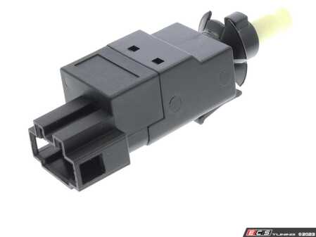 ES#2894091 - 0015454009 - Brake Lamp Switch - Located behind the upper portion of your brake pedal - Vemo - Mercedes Benz