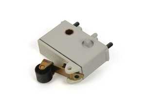 ES#2894143 - 0025456814 - Fuel Injection Throttle Micro Switch - For Thrust Cut-Off - Vemo - Mercedes Benz