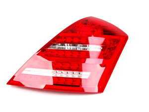 ES#1890117 - 2218201464 - Tail Lamp Assembly - Fits right side only - Genuine Mercedes Benz - Mercedes Benz