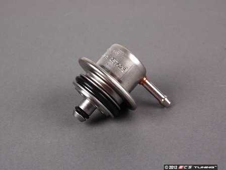 ES#33538 - 13531729320 - E36 Fuel Pressure Regulator - Regulator located on the end of the fuel rail - Genuine BMW - BMW