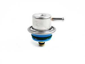 ES#33474 - 13531436110 - Fuel Pressure Regulator - Regulator located on the end of the fuel rail - Genuine BMW - BMW
