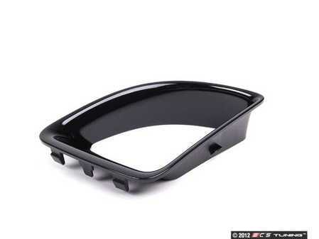 ES#2101944 - 51117255118 - Brake Duct Frame Black - Right - Located in the front lower grille assembly for S bumper - Genuine MINI - MINI