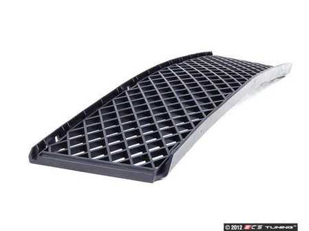 ES#74627 - 51117135573 - E65 Front Bumper Grille - Located in the center lower portion of the front bumper - Genuine BMW - BMW
