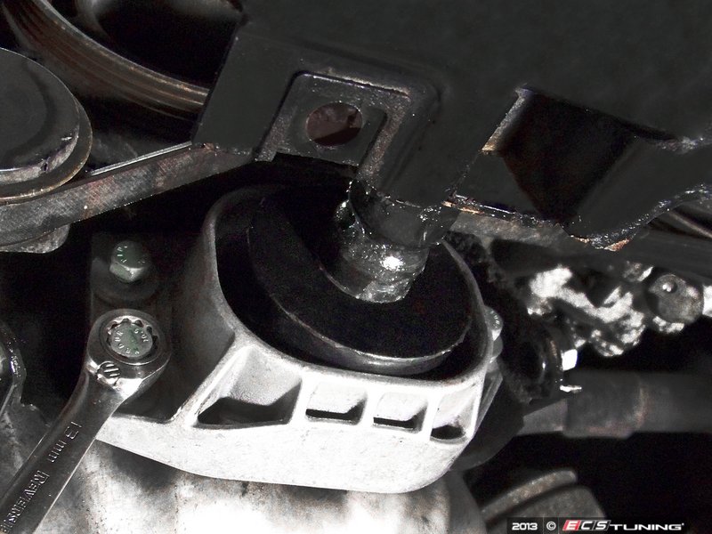 ECS News Audi B7 A4 2.0T ECS Snub Mount