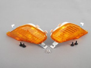 ES#2526492 - 95563103310KT - USA Side Marker Set - Keep your Cayenne looking its best - Genuine Porsche - Porsche