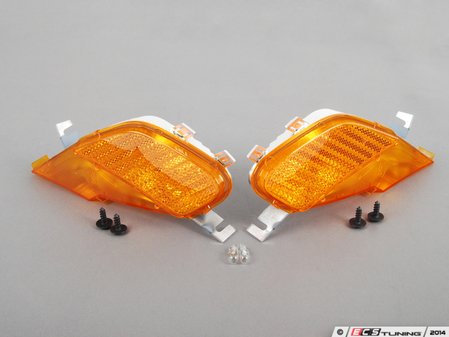 ES#2526492 - 95563103310KT - USA Side Marker Set - Keep your Cayenne looking its best - Genuine Porsche - Porsche