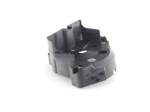 ES#2533551 - 1031580585 - Suppressor Housing - located between the distributor cap and wires. - URO - Mercedes Benz