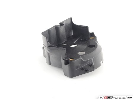 ES#2533551 - 1031580585 - Suppressor Housing - located between the distributor cap and wires. - URO - Mercedes Benz