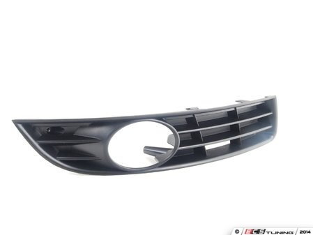 ES#2562567 - 955527-4 - Front Bumper Grille - Right - Located in the lower bumper - Bremmen Parts - Volkswagen