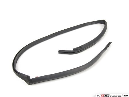 ES#2534881 - 90156509940 - Targa Top Front Seal - Complete with rain tubes - URO - Porsche