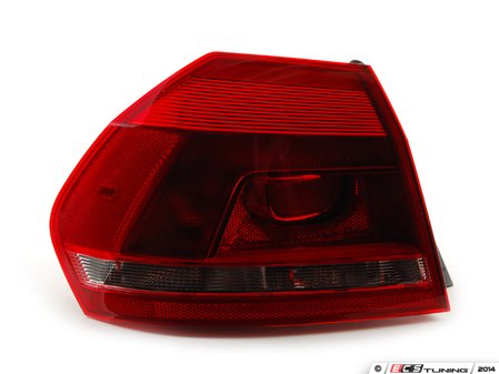 ES#2588994 - 561945095H - Outer Tail light - left - Restore factory lighting - Genuine Volkswagen Audi - Volkswagen
