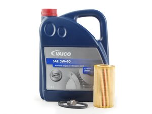 ES#2784781 - MK520T3KKT1 -  Oil Service Kit - Includes Vaico oil, filter, and drain plug - Assembled By ECS - Audi Volkswagen