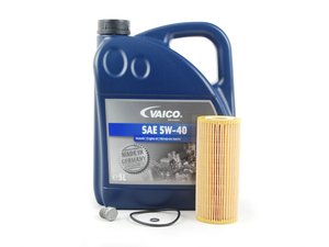 ES#2785069 - MK4TDIOILKT9 - Oil Service Kit - Includes Mann oil filter and Vaico 5w-40 oil - Assembled By ECS - Volkswagen