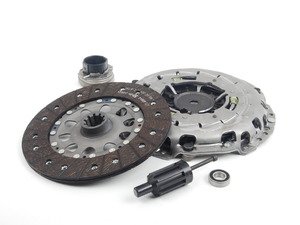 ES#2795600 - 21217528209 - E39 Clutch Kit - Comprehensive clutch kit including clutch disc, pressure plate, throw out bearing, pilot bearing, and clutch alignment tool. - Valeo - BMW