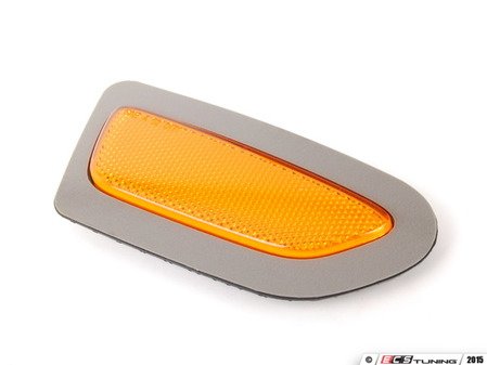 ES#420602 - 7L6945072D - Front reflector - right - Found just in front of the right front wheel - Genuine Volkswagen Audi - Volkswagen