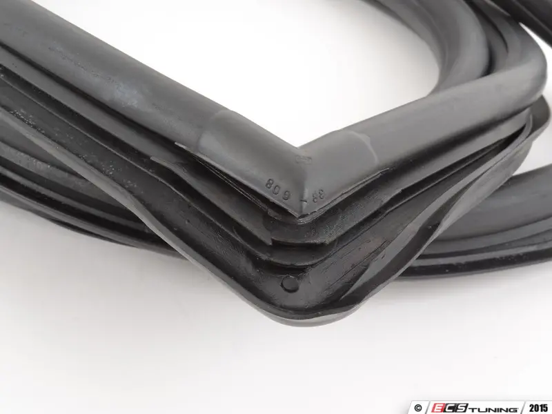 URO Parts Rear Window Seal - OE Replacement, EPDM Rubber, Vehicle Specific Fit - View #4