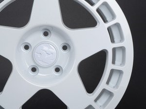 ES#2918194 - FF041890405DWL - 18"x9.0" TurboMac ET40 5x120 72.56CB - Rally White - fifteen52 - 