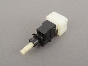 ES#2618922 - 0015452109 - Stop Lamp Switch - Located behind the brake pedal - Vaico - Mercedes Benz