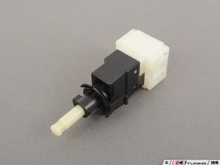 ES#2618922 - 0015452109 - Stop Lamp Switch - Located behind the brake pedal - Vaico - Mercedes Benz